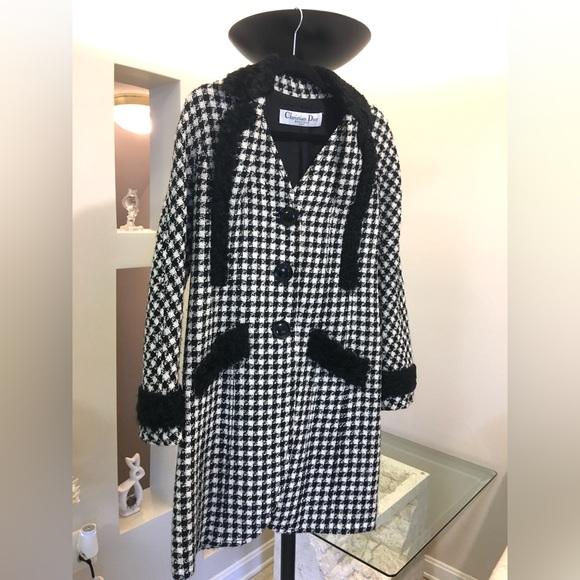 Authentic Christian Dior coat (Mid-length) with for trim. - Picture 3 of 16